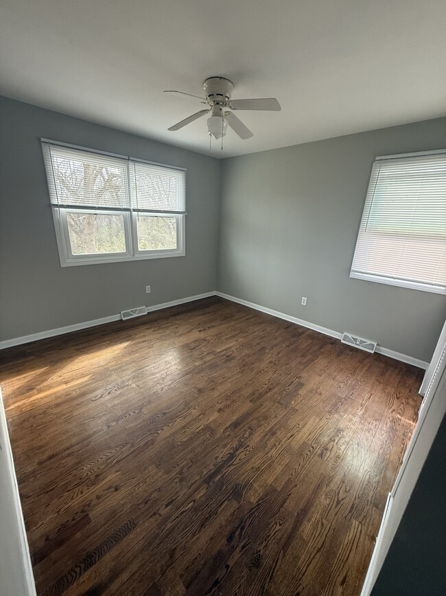 Building Photo - 732 E Culton St