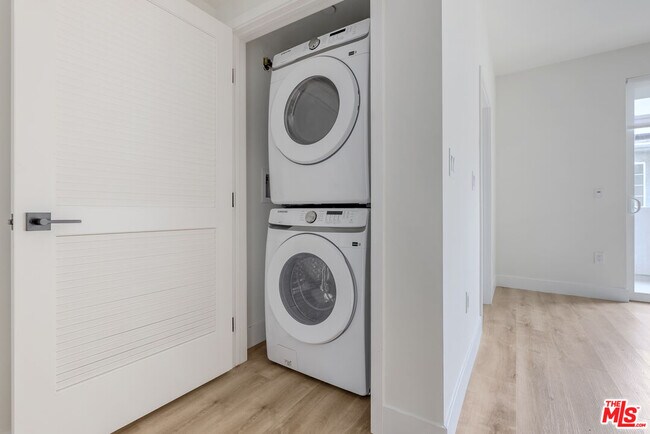 Building Photo - 5657 Virginia Ave