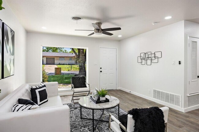 Building Photo - 6910 Rufus Dr