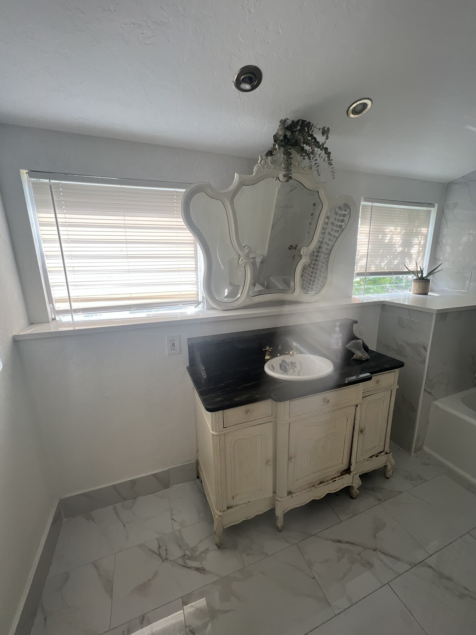 Building Photo - 100 NE 43rd St