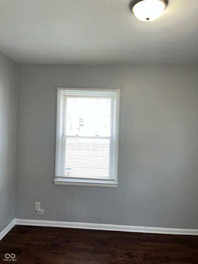 Building Photo - 628 N Oxford St