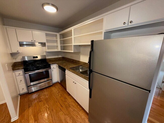 Interior Photo - 1544 9th St