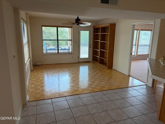 Building Photo - 320 Ave Mirador