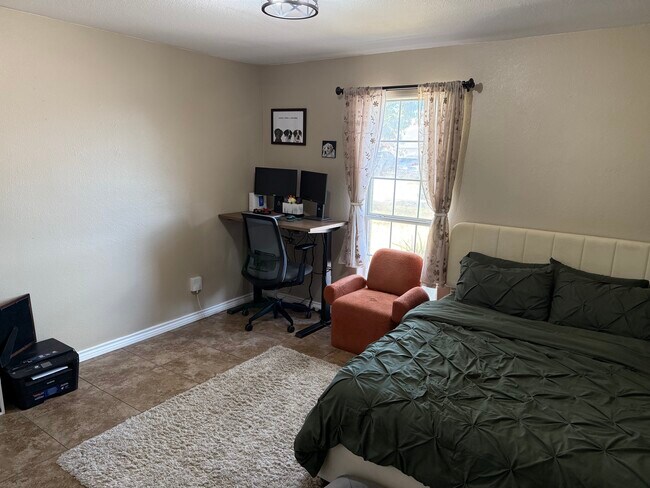 Building Photo - Cano Lane