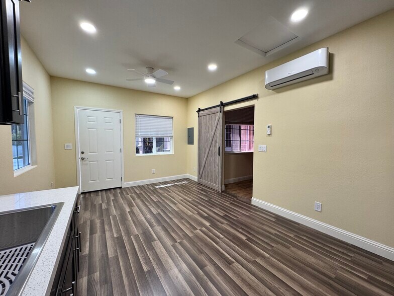 Building Photo - 3773 Northern Oak Dr