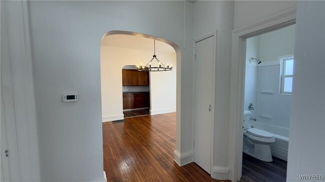 Building Photo - 204 Union St