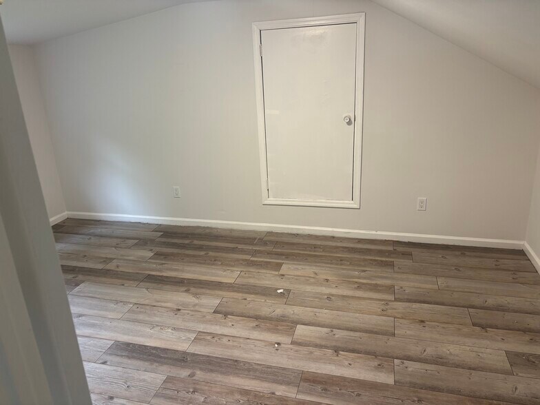 Building Photo - 412 Ruskey Ln