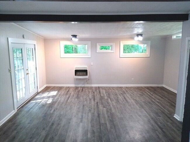Building Photo - 3 bedroom 1.5 bath in East Point, GA