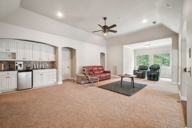 Building Photo - Stunning 5 bedroom 4.5 bath in Stonebrooke Glenn