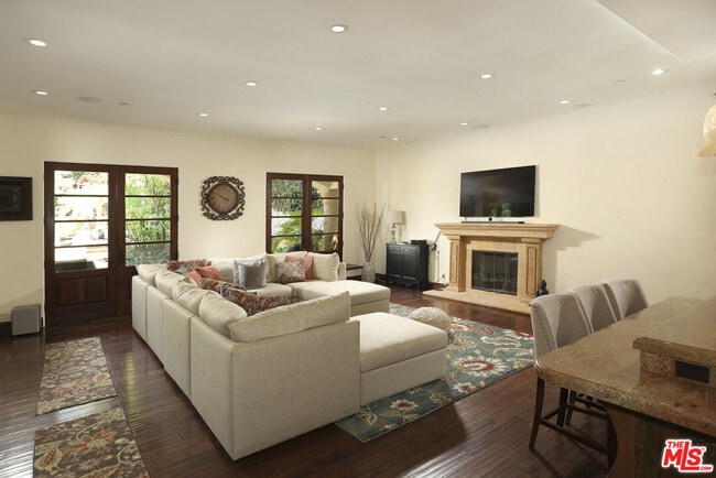 Building Photo - 4718 White Oak Ave