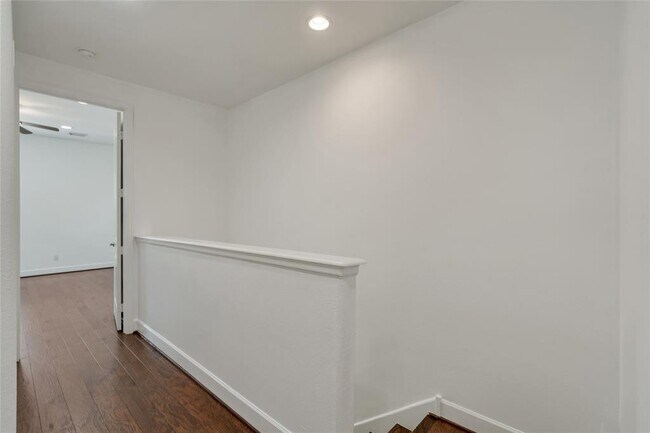 Building Photo - 2707 Hardy St