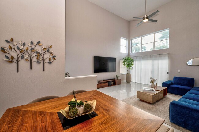 Building Photo - 621 Lakeshore Terrace