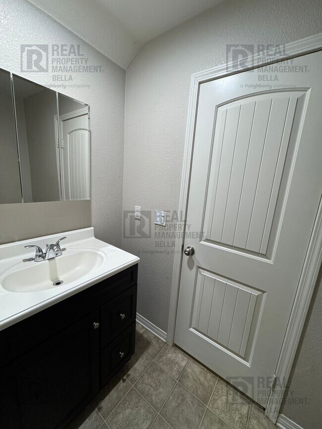 Building Photo - Spacious 4-Bedroom Menifee Home with Downs...