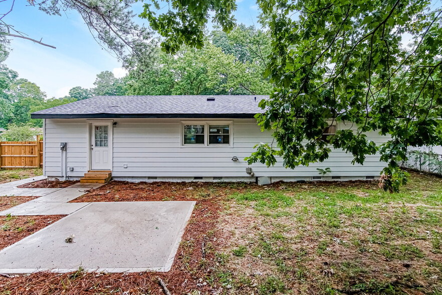 Building Photo - 3213 Burntwood Cir