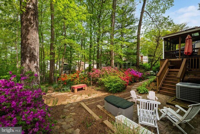 Building Photo - 10906 Carters Oak Way