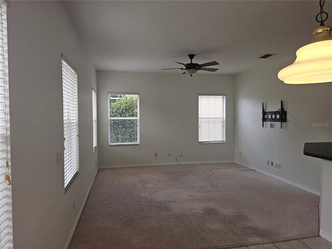 Building Photo - 350 Lake Amberleigh Dr