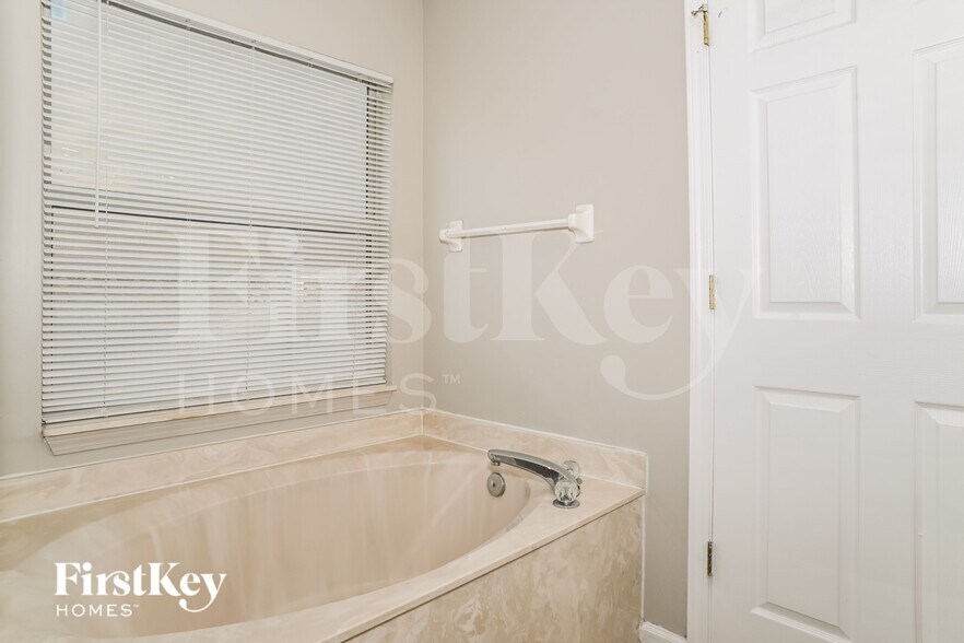 Building Photo - 887 Candlebark Dr