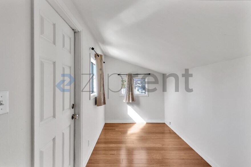 Building Photo - 1219 43rd Ave