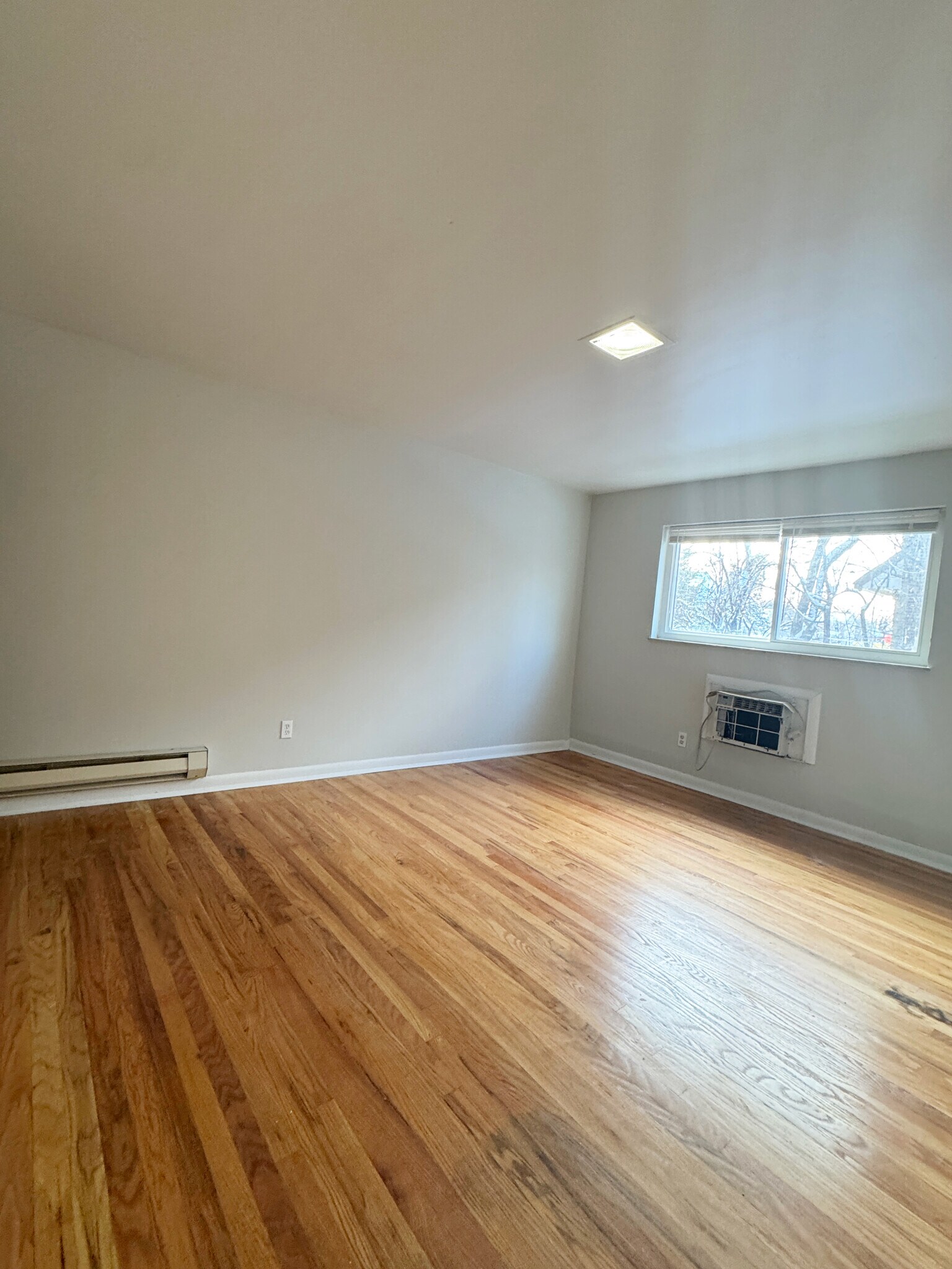 Building Photo - 1145 Fenmore Dr