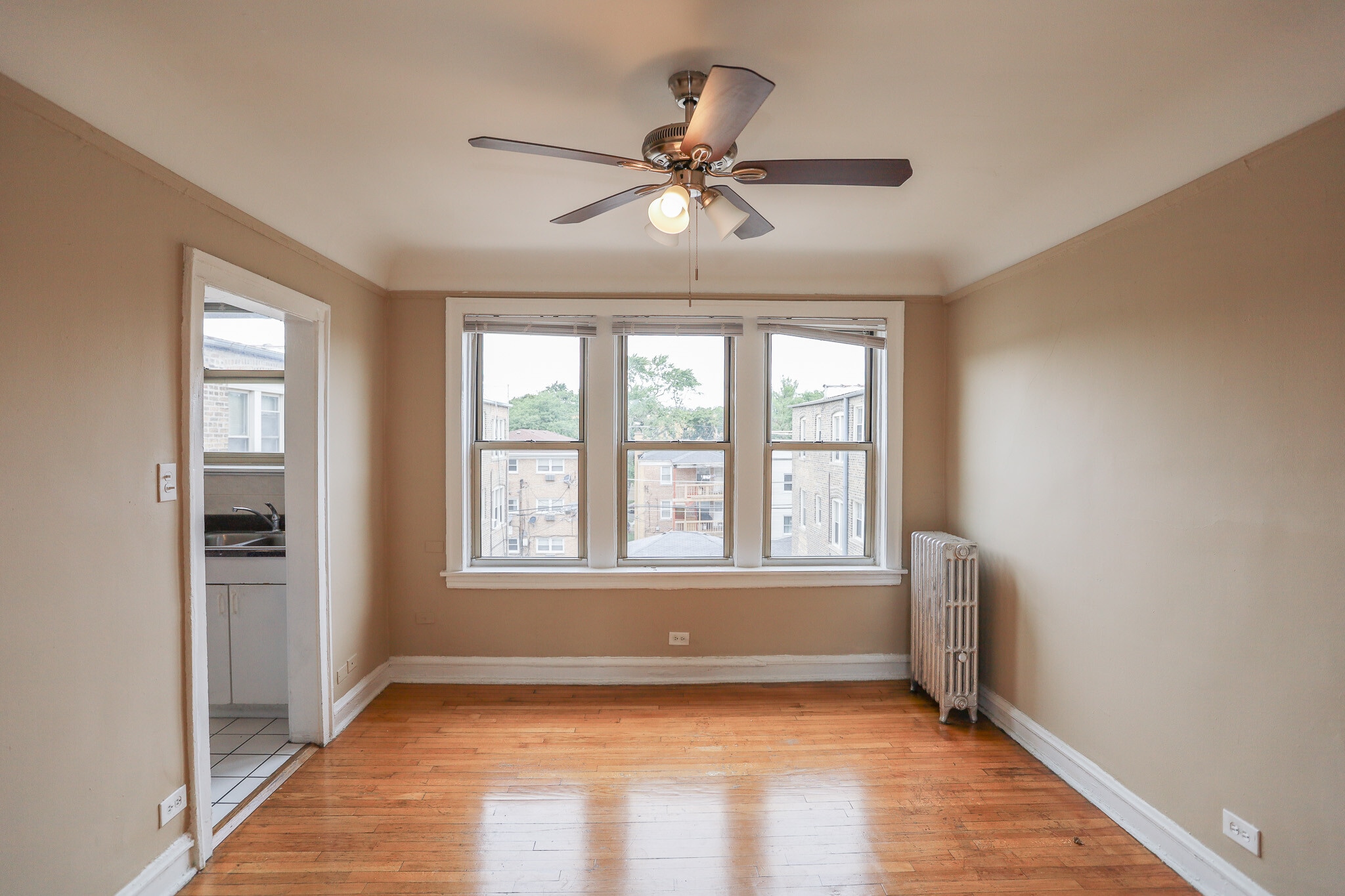 Building Photo - 2234 W Farwell Ave