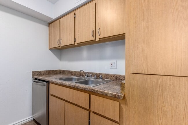 Building Photo - Stadio 3 bedroom townhome