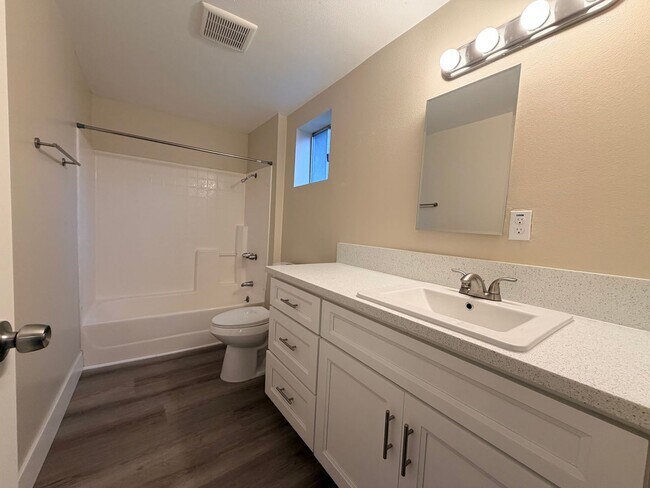 Building Photo - Charming 3-bedroom, 2-bathroom home located in the city of San Bernardino, CA.