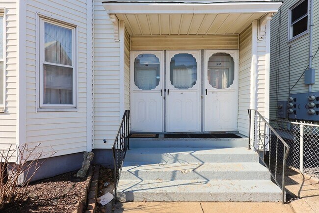 Building Photo - 19 Linden St