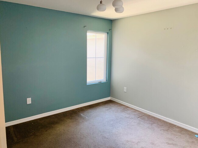 Building Photo - Brandon FL Townhouse