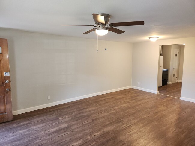 Building Photo - Near Patty Jewett Golf Course!