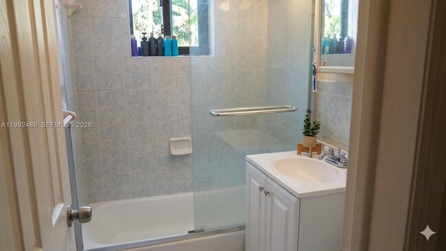 Building Photo - 3240 Mary St