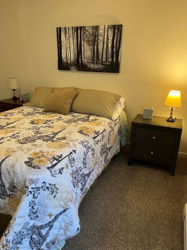 Building Photo - 233 S 4th St