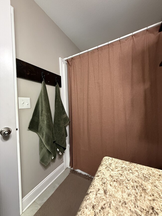 Building Photo - 607 Hollow Crst