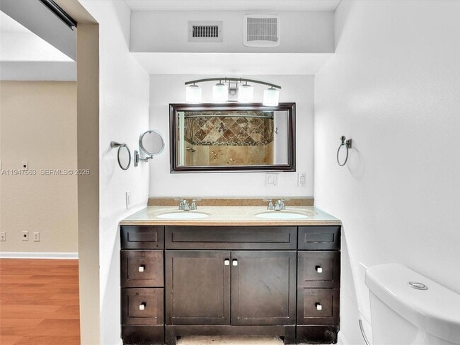 Building Photo - 3853 Tree Top Dr