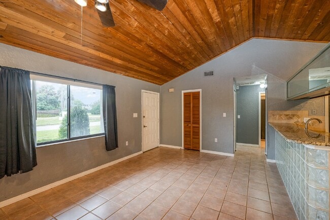 Building Photo - SUNTREE