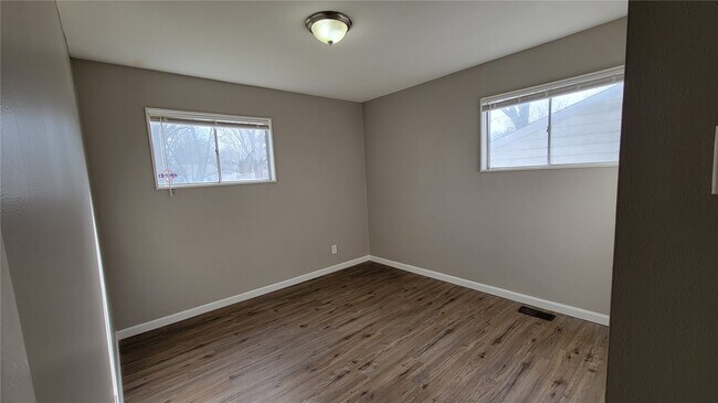 Building Photo - 227 Meadowcrest Dr