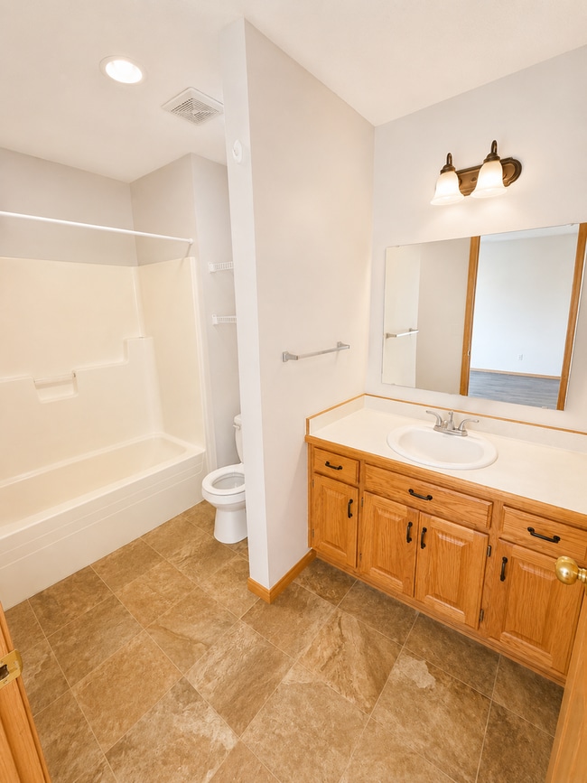 Building Photo - 2 Bed | 2 Bath | 1-Car Garage | South Joplin $1000