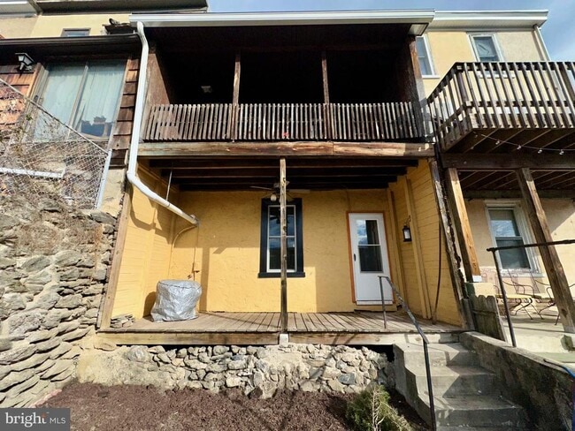 Building Photo - 3922 Manor St