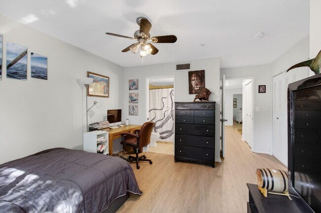 Building Photo - 1100 Scotia Dr