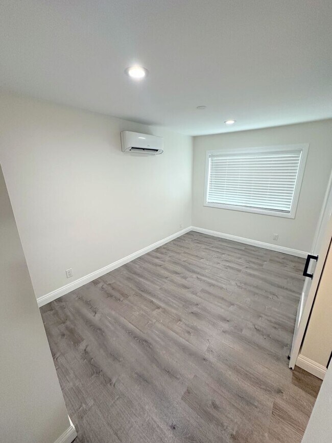 Building Photo - Completely Renovated 2 Bed + 2 Bath House ...