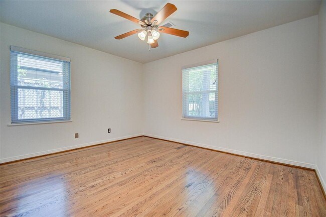 Building Photo - 2006 Gardenia Dr