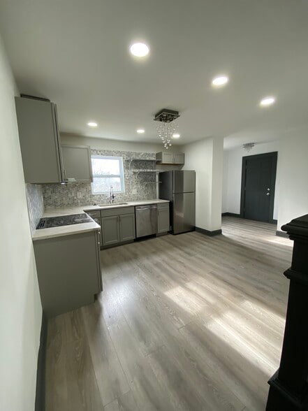 Building Photo - 1275 E Kossuth St