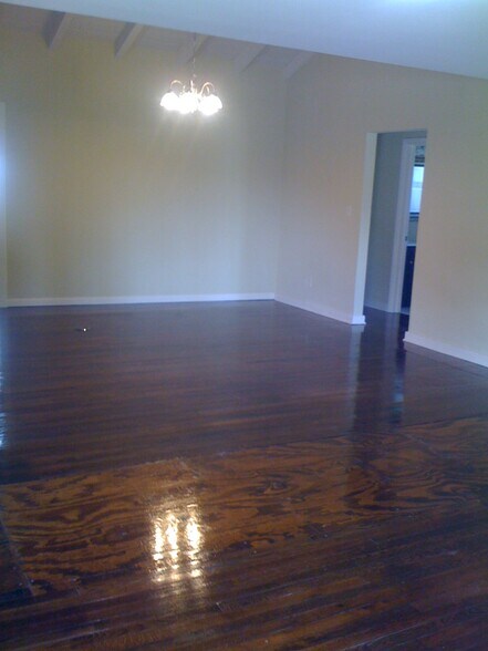 Building Photo - 1231 Longwood St