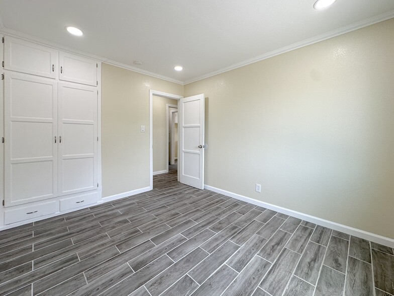 Building Photo - 4520 Marine Ave