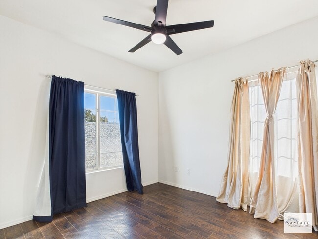 Building Photo - Single Family 3 Bedroom in Desirable Community