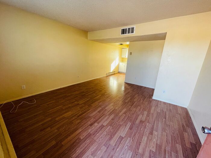 Building Photo - 330 E Corona Rd