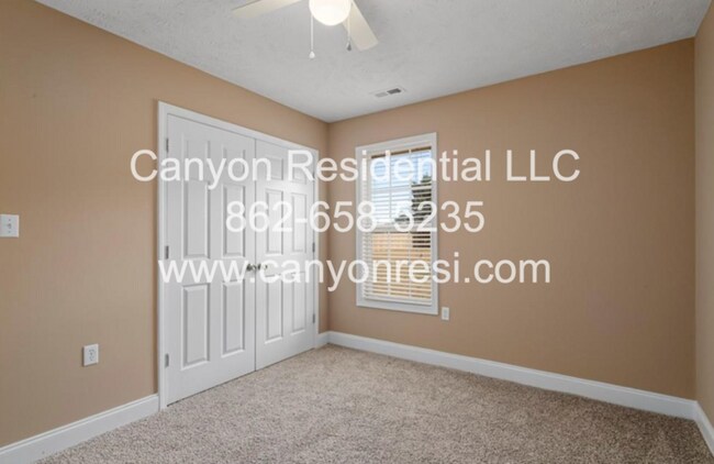 Building Photo - 141 Kendall Ct