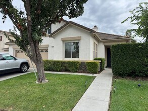 Building Photo - Three Bedroom Sycamore Ranch