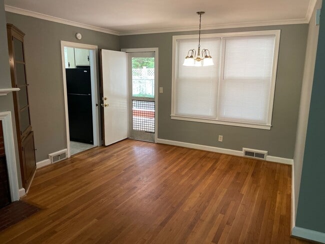 Building Photo - Beautiful 2 bed, 1 bath brick home! Located in Asheboro near McCrary Park!