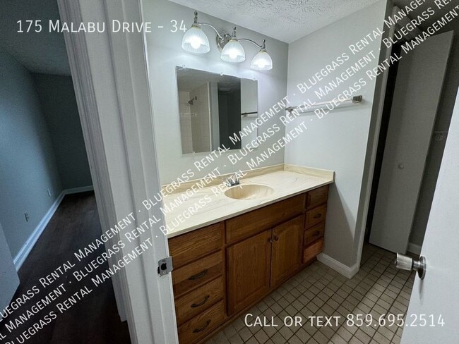 Building Photo - Newly Renovated 2 bed 1 bath home!