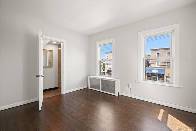 Building Photo - 352 Willett Ave